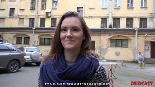 Güzel kız sözde ajan ile harika seks kandırdı