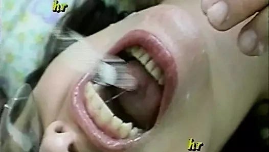 Segretarie ninfomani tuttofare'de amatör eş değiştirme sahnesi