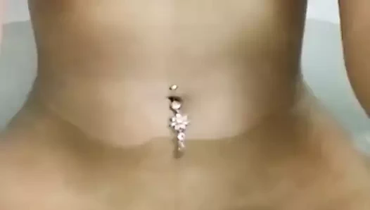 Hint kız arkadaş içinde the küvet