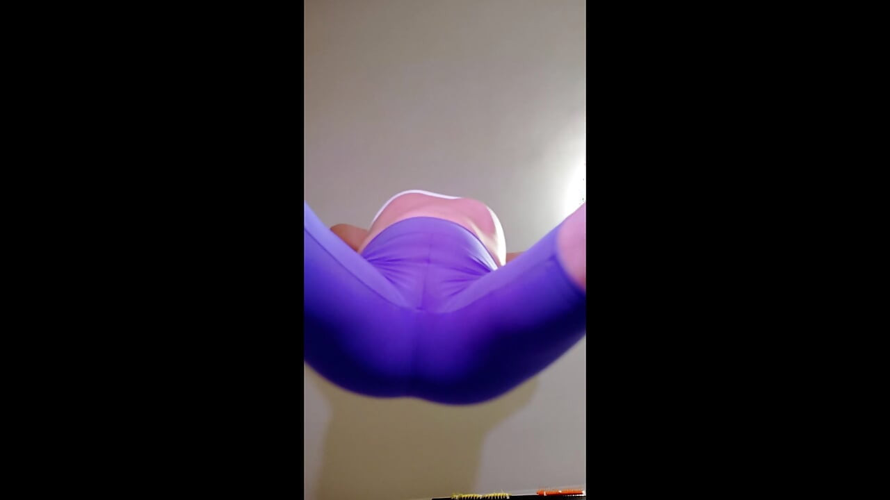İnce Milf (Orta Yaşlı Kadin) erotik egzersiz