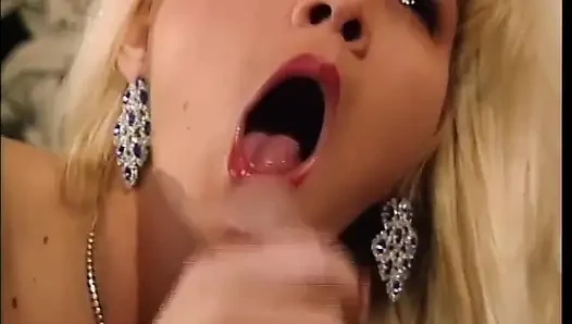 Göğüslerinde dövme olan sarışın kız büyük horoz ve boşalma ile üvey baba ile seks