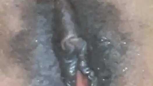 Jan Janet'in içine sert boşalıyor ve çığlık atarak sikişiyor