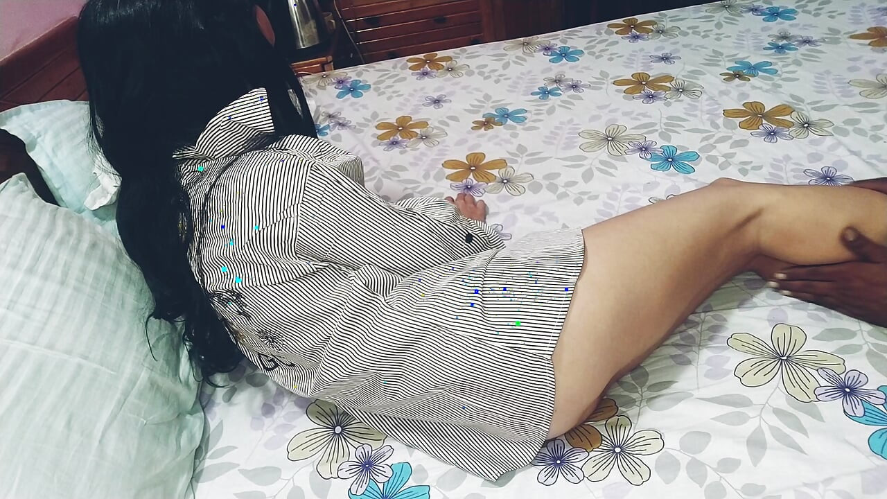 Web kamerası orta yaşlı seksi kadın sevgilisini seviyor ve işiyor