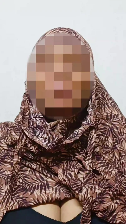 Hintli köy kızları eve geldi ve yarak emiyor | Klip 1