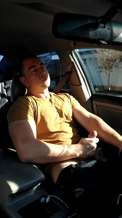 Кончаю за рулем