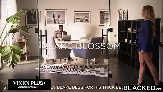 Blacked derleme arasında sikiliyor