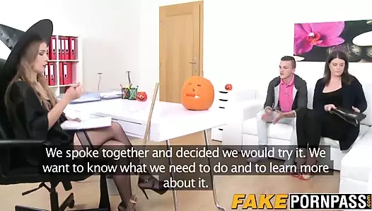 Alexis bir çift sikme saatler olarak onu kedi ile oynuyor