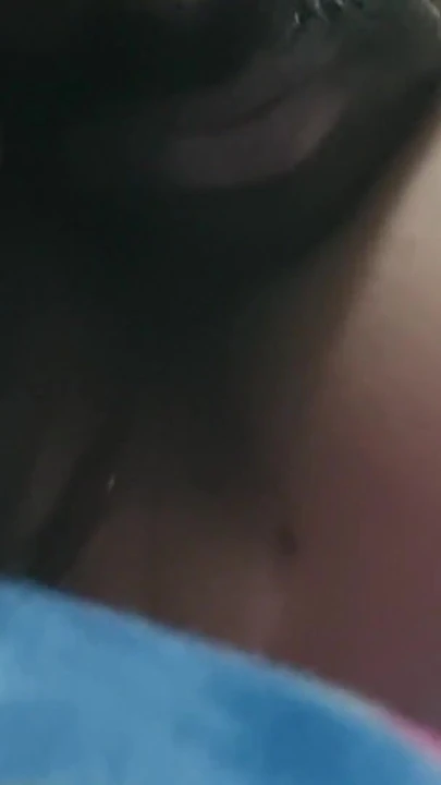 Gerçek karı koca seks videosu. Göğüslerini emiyor ve amına boşalıyor | Klip 1