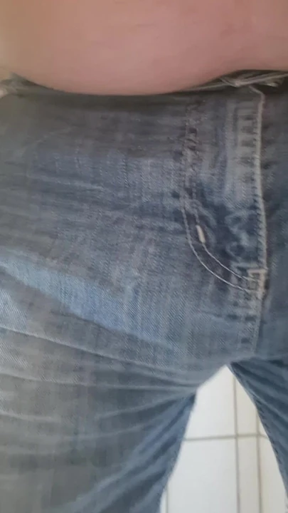 Моча в шортах