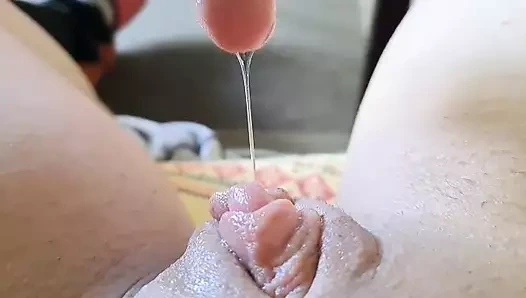 Azgın ve ıslak kedi o düşer