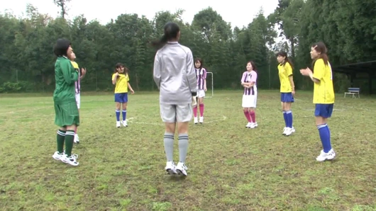 Asiatisches Fussballtraining artet zur harten sexorgie aus