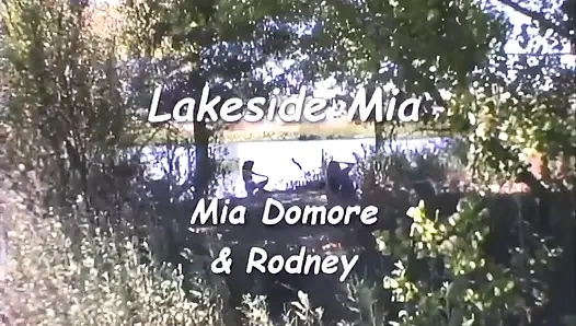 Klasik dağınık kıllı amcık kız mia'nın döllerini boşaltıyor