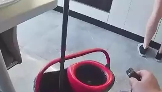 Evli kadın kocasını arkadaşlarıyla aldatıyor. Gerçek aldatma