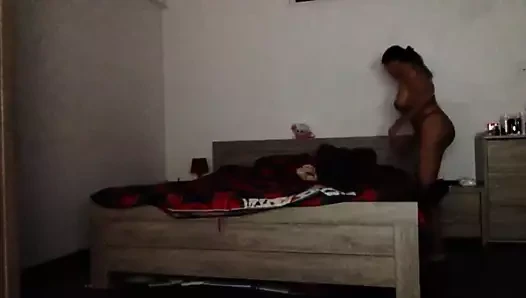 Utangaç travesti sürtük sikiliyor