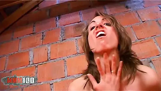 Fransız hatun missguapa amında pembe bir dildoyla oynuyor