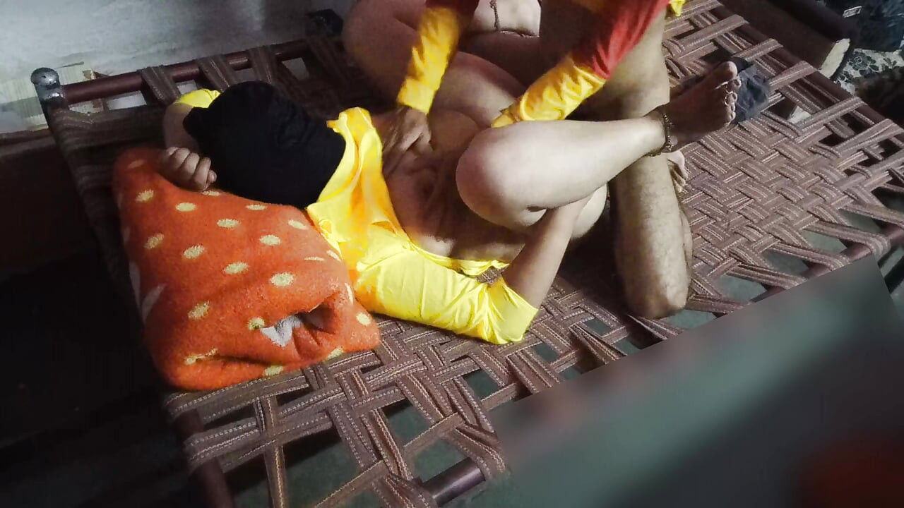 Tatlı kız köyde sert sıkı amcık açık havada mms desi kız amcık açık havada seks xxx