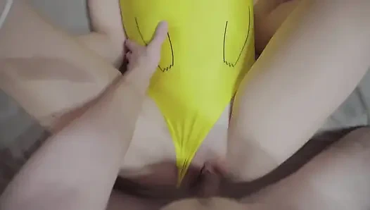 Pikachu Seksi Kız Dildo Ile Amcığını Sikiyor