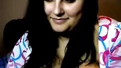 İri güzel kadın kamerada