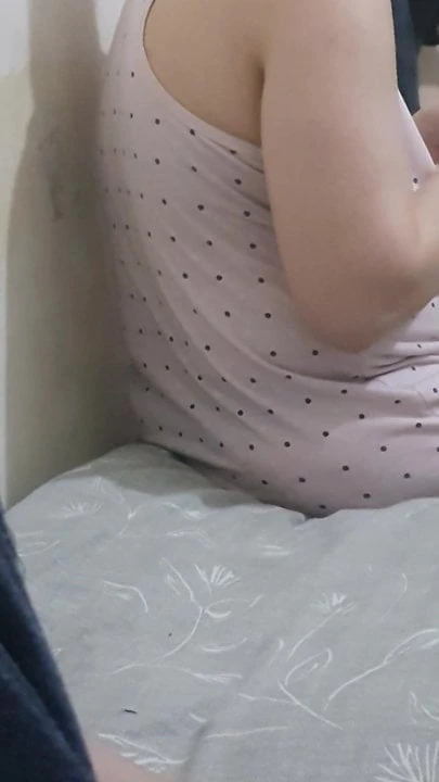 Koca karısının yatak odasında Romen hizmetçi sikikleri