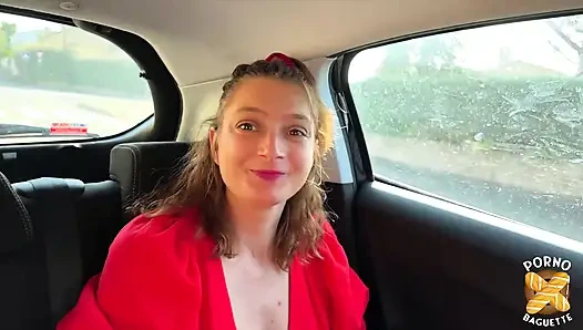 Muhteşem kızıl saçlı Charlotte iki adam tarafından sikiliyor