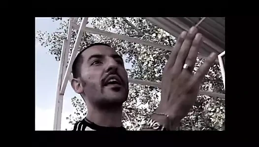 Büyük memeli ve kıllı amcıklı güzel orta yaşlı seksi kadın büyük yarakla sikiliyor ve ağzına boşaltıyor