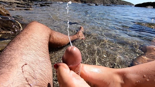 amatör footjob ile twinks açık havada at bir kamu plaj