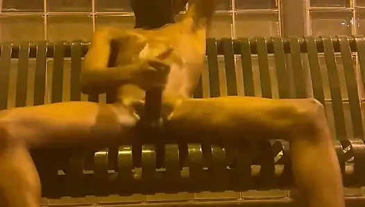 Büyük zenci yarağı dışarıda döl