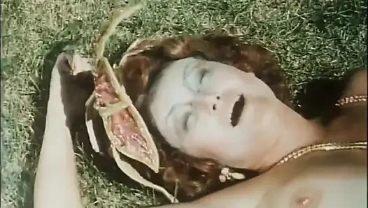 Bahçede klasik üçlü seks