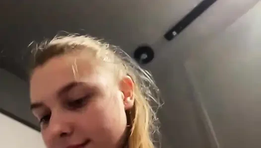 Spor salonunda sert anal sikişiyor