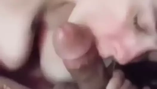 Güzel memeler emiyor