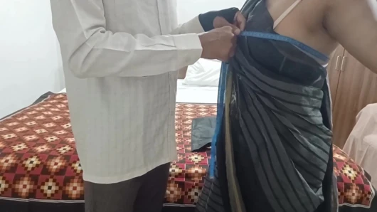 Kabita yenge elbisesi tarafından sikiliyor