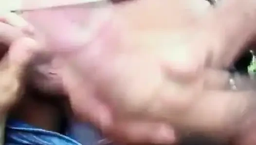 Brezilyalı sürtük sikilirken arkadaşı götünde sert sikişiyor