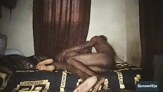 Kocası yokken siktiğim zavallı kadın