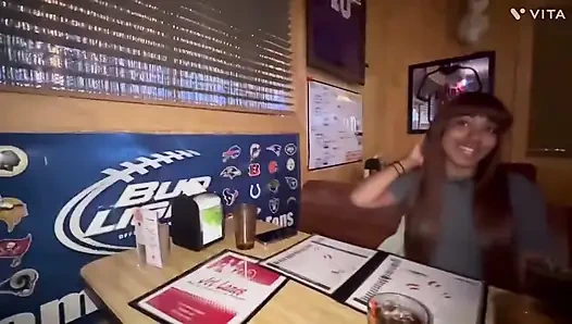 Genç kız domalarak sikildikten sonra rastgele hayranı tarafından büyük zenci yarağı alıyor