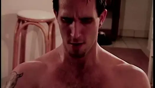 Asyalı twink, kıçındaki kıllı adamın aletini hissetmekten hoşlanır