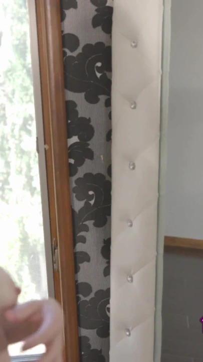 Amigo kız Jamie Jett cinsiyet değiştirme rol yapıyor ve vibratörüyle sert boşalıyor