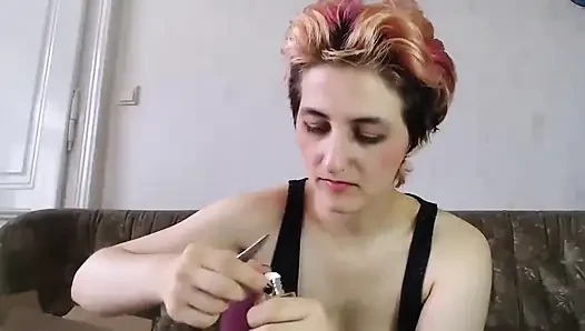 Seksi elbiselerin kutularını açıyor canlı