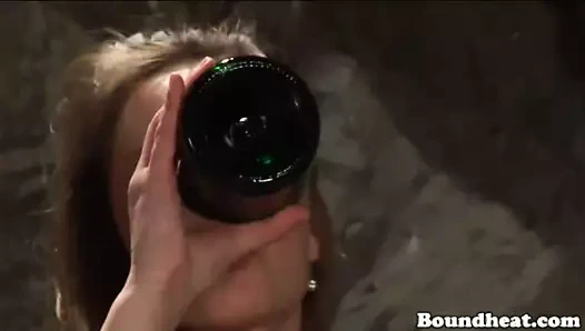 kelepçeli dans köle striptizci sallama büyük göt için metresi