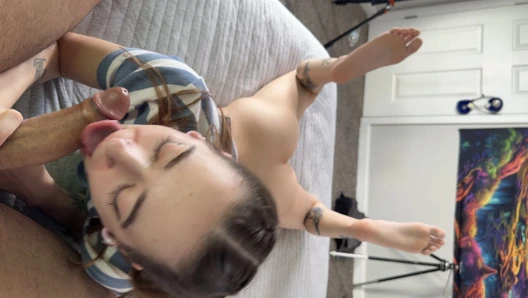 Genç amcığım sert sikiliyor