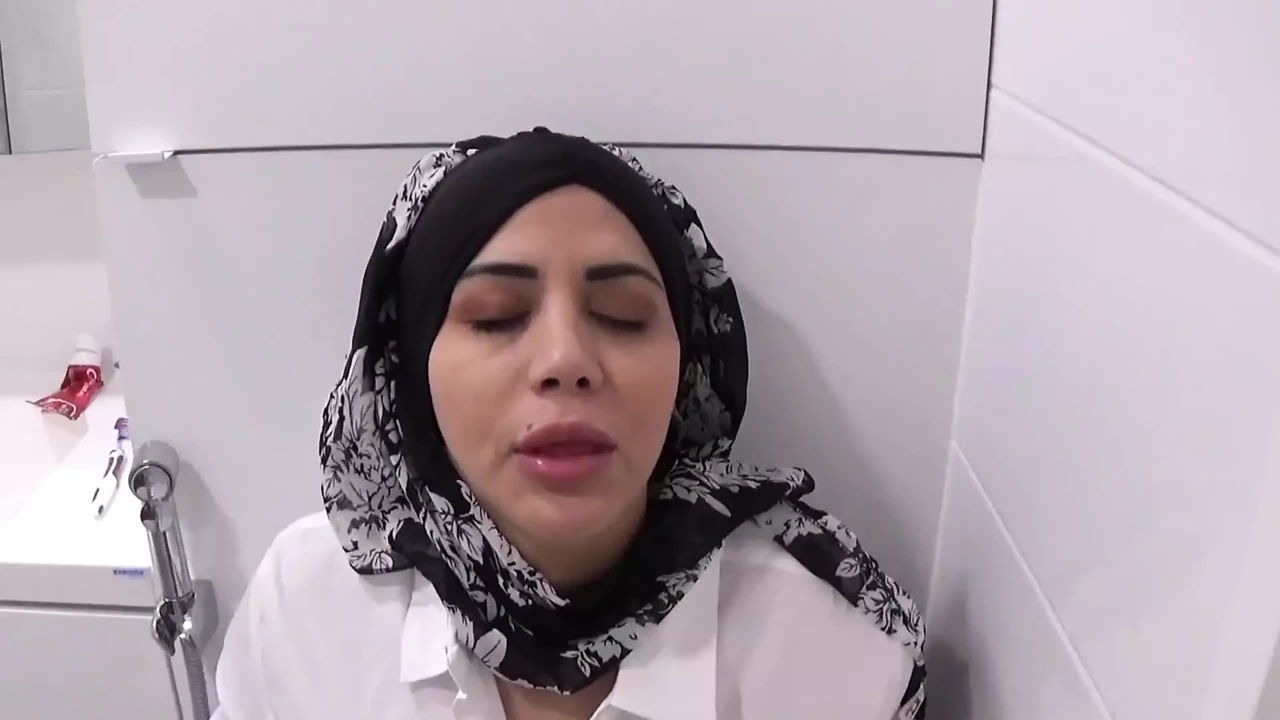 Alışveriş yaptıktan sonra azgın Arap üvey annemi sikiyorum