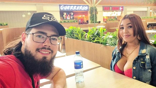 Hadi ama, hadi, aşk ve arkadaşlık gününden bir hediye karşılığında sana götümü vereceğim