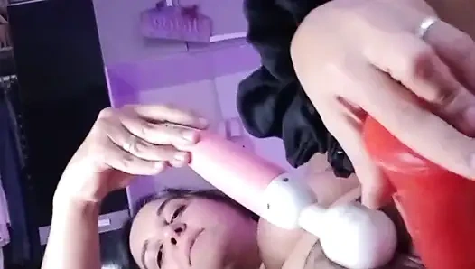 Bubblegum ve dildo u - bunny looner ile görüntülü görüşmede oynuyor