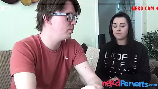 Genç güzellik sahte bir üreticiden yüzüne boşalmak alır