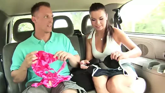 Fundorado  - Tennis Partnerin im Bumsbus gefickt