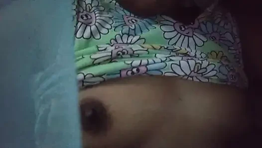 Sri Lanka - chica musterbation en cuarto de baño con lujuria consolador con grandes tetas y coño mojado