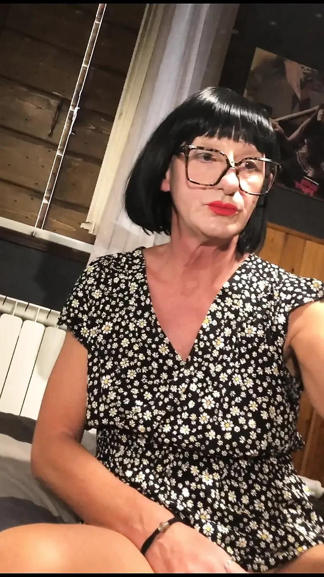 Притворяюсь тупым в своей маленькой комнате