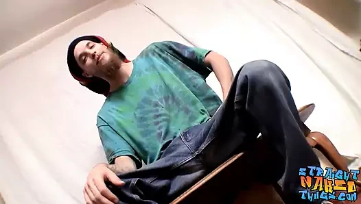 Düz sakallı thug york reid masturbates ve cums solo