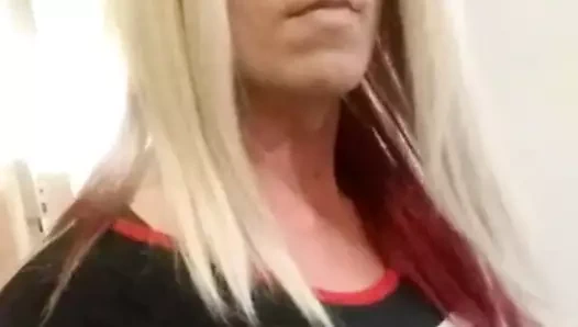 Jessica seksi küçük hanım evladını gösteriyor