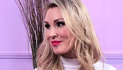 Birbirini Yalayan ve Seven Kızların Üçlüsü