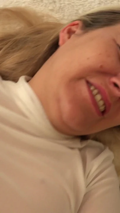 Hamile orta yaşlı seksi kadın artık her gün fışkırtmak zorunda! | Klip 1